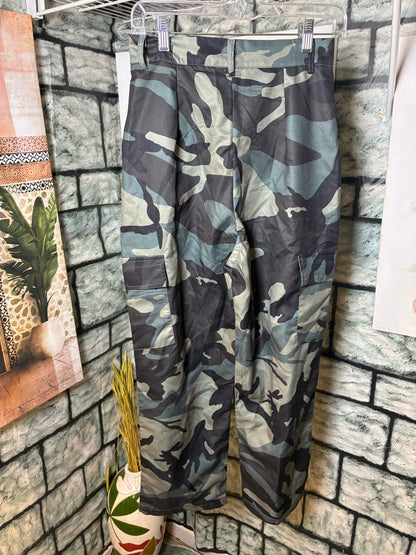 Green Camo Print Pants Women sz Small