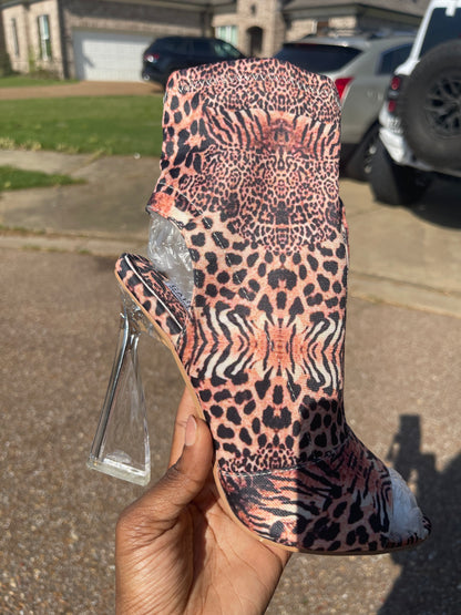 NEW Cape Robbin Brown Print Heels Women sz 7