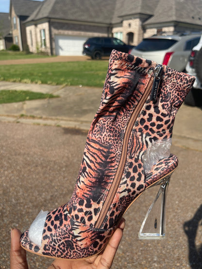 NEW Cape Robbin Brown Print Heels Women sz 7