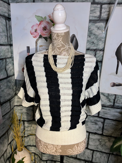 Poof Excellence Black White Sweater Women sz Large