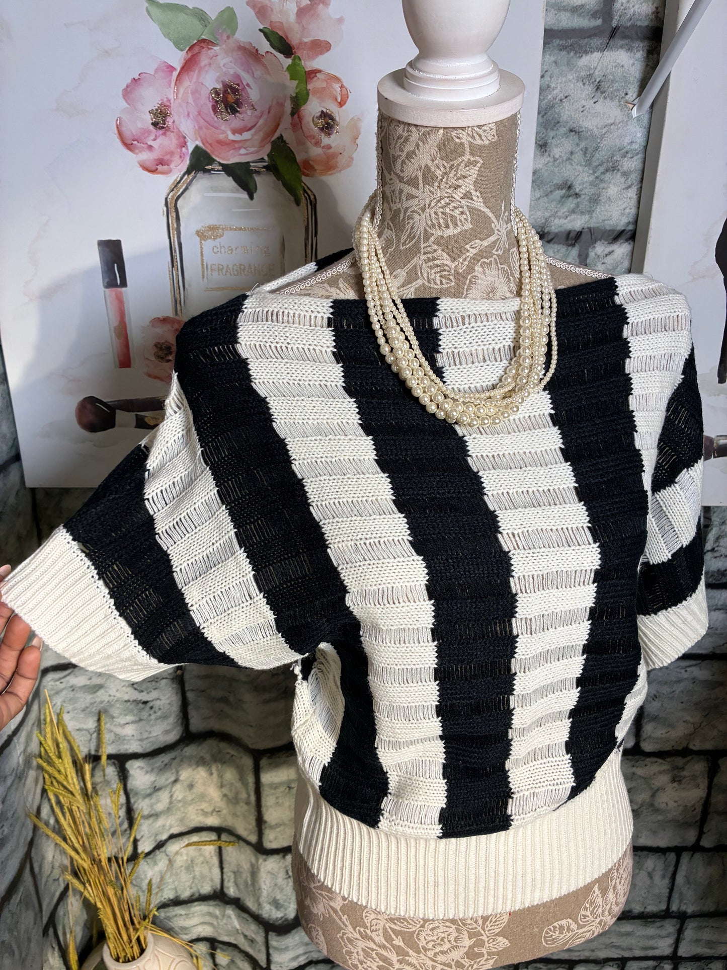 Poof Excellence Black White Sweater Women sz Large