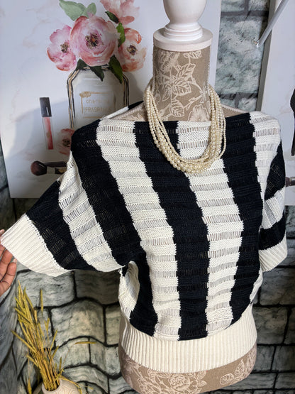 Poof Excellence Black White Sweater Women sz Large